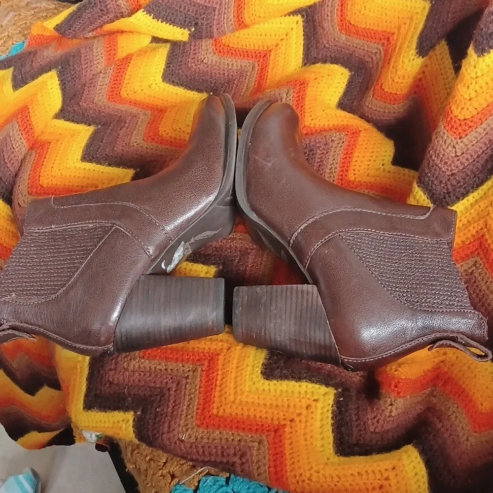 UGG Brown Nubuck Leather Cobie Booties Heeled boots size 8, Excellent Condition - Picture 9 of 9